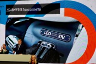 500 lóerős villanyautót kapott a pápa 7