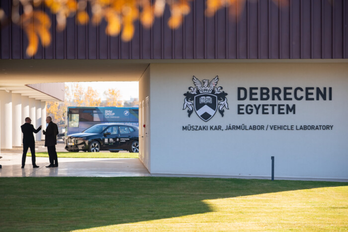 Új kutatóközpont nyílt Debrecenben 1 | Vezess Új kutatóközpont nyílt Debrecenben 1