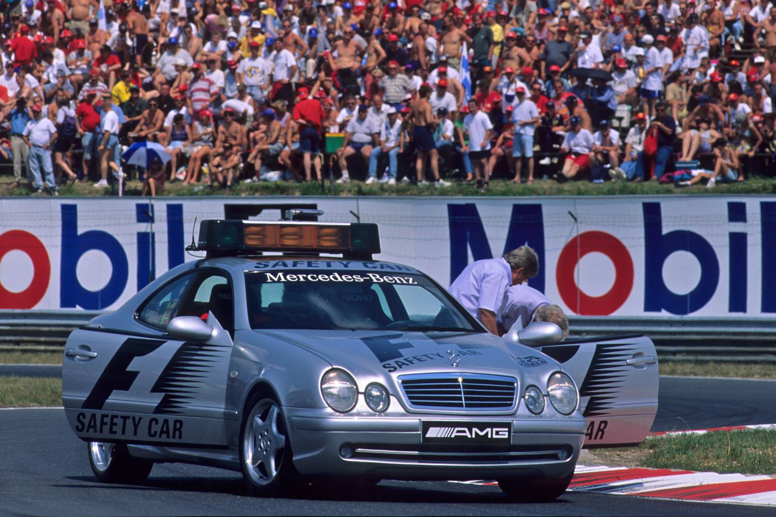 Mercedes-AMG biztonsági autó | Vezess | Vezess