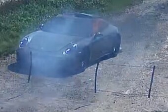 Azt hazudta, ellopták az autóját, pedig ő gyújtotta fel