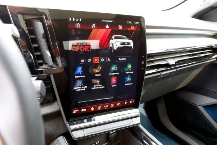 Őrült extrák a Renault csúcsmodelljében 21