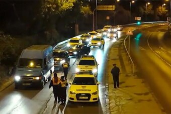 Nem akármilyen látvány, ahogy tömegesen szondáztatnak a budai rendőrök