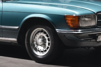 43 év után került elő ez a Mercedes, a gyár is szeretné megkaparintani