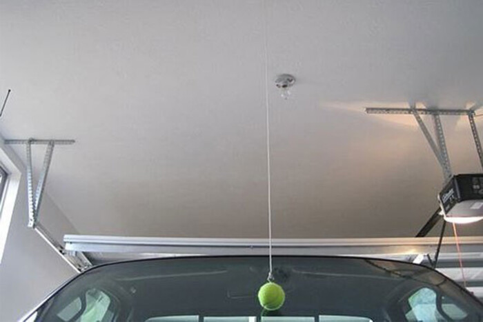 Tudod, miért kell lelógatnod egy teniszlabdát a plafonról? 1