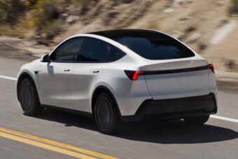 Itt az olcsó Tesla: rádió sincs benne