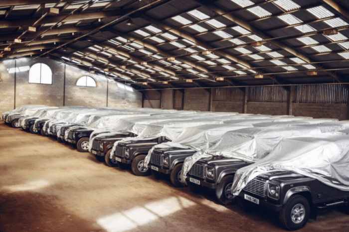 Őrültnek nézték, amikor 239 autót vett meg egyszerre, most elárulta, mennyit keresett vele