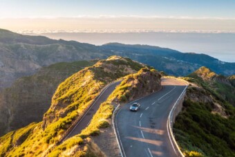 Így autózz biztonságosan az őszi szünetben