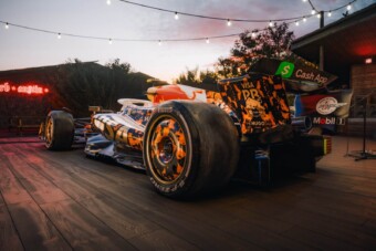 Hat csapat autóját festik át az Amerikai Nagydíjra