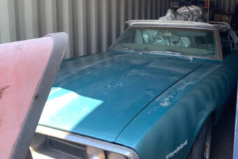 Időkapszula lett a konténerből, tíz évig rejtőzött benne az amerikai álomautó