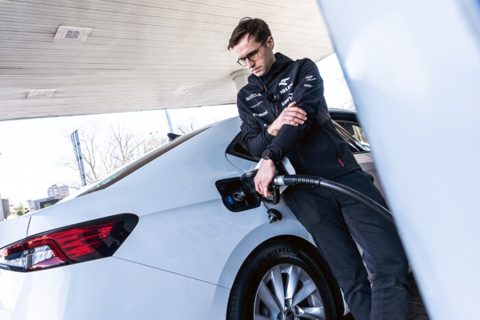 A dízel még mindig nyerő: 2800 km-t mentek tankolás nélkül egy Škodával 2