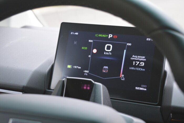 Nemcsak a megjelenése szokatlan ennek a furgonnak 8 | Vezess Nemcsak a megjelenése szokatlan ennek a furgonnak 8