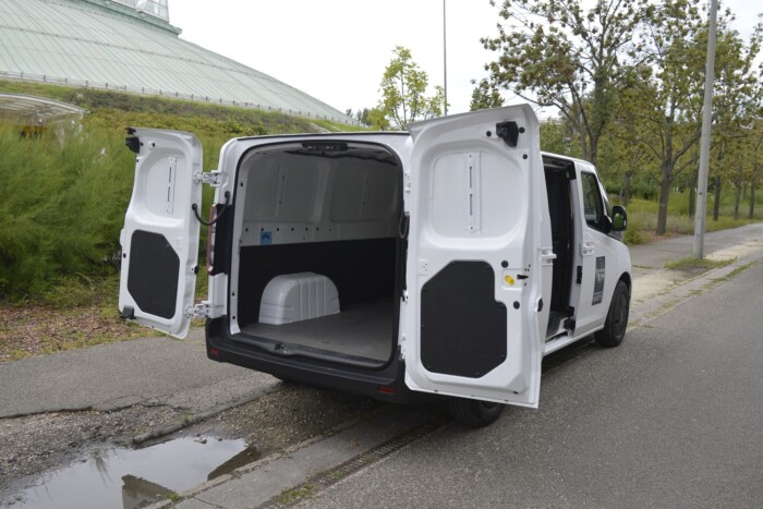 Nemcsak a megjelenése szokatlan ennek a furgonnak 9 | Vezess Nemcsak a megjelenése szokatlan ennek a furgonnak 9