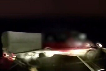 Utánfutóval együtt szállt el a furgon az M1-esen