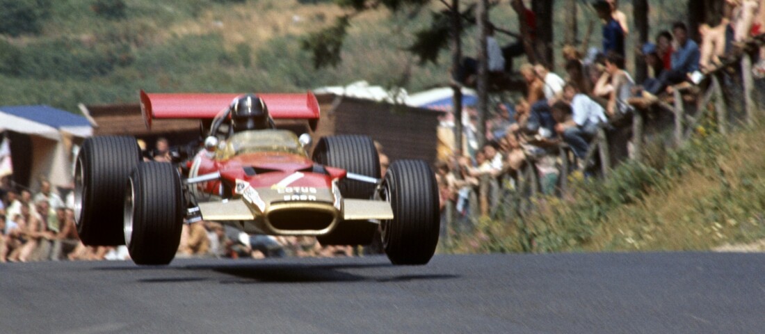 50 éve hunyt el az F1-pilóta, akinek a fiából is bajnok lett