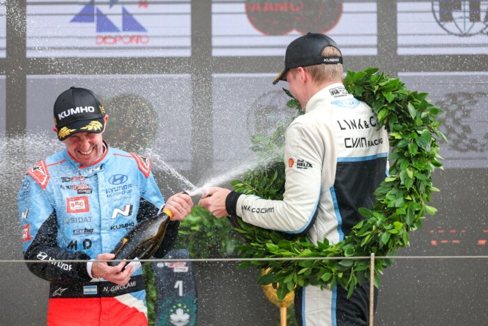 Ütközött a trónfosztójával is Michelisz a szezonzárón 6