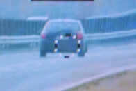 Pizza miatt kattant a bilincs egy fiatal lány csuklóján 1 Pizza miatt kattant a bilincs egy fiatal lány csuklóján 1