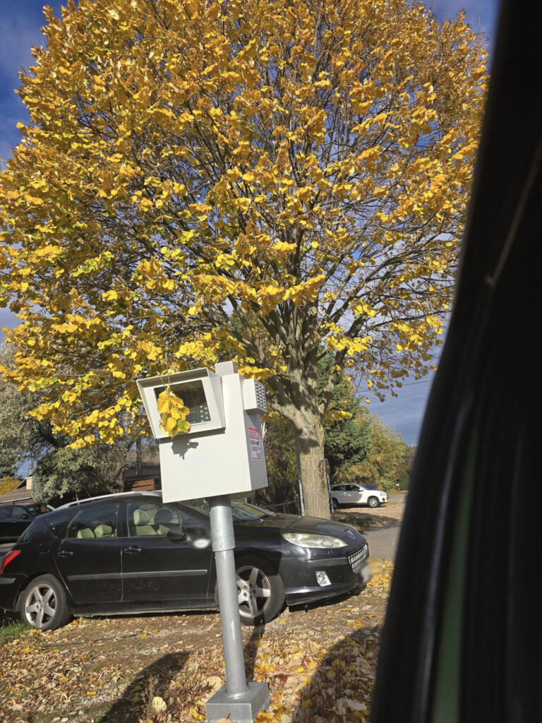 Törökbálinton a természet ereje babrált ki egy traffipaxszal 1 | Vezess Törökbálinton a természet ereje babrált ki egy traffipaxszal 1