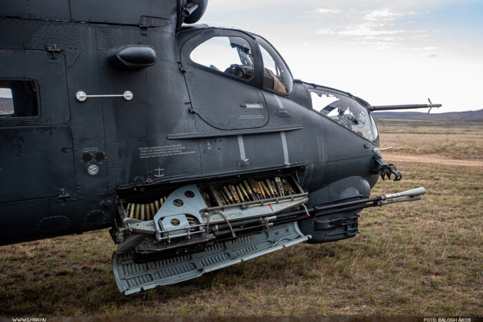 Nyugdíjazása előtt még éleslövészeten vett részt a legendás harci helikopter 6
