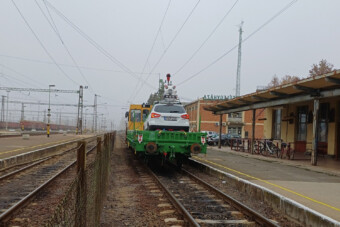 Különleges Suzukit tett sínre a MÁV