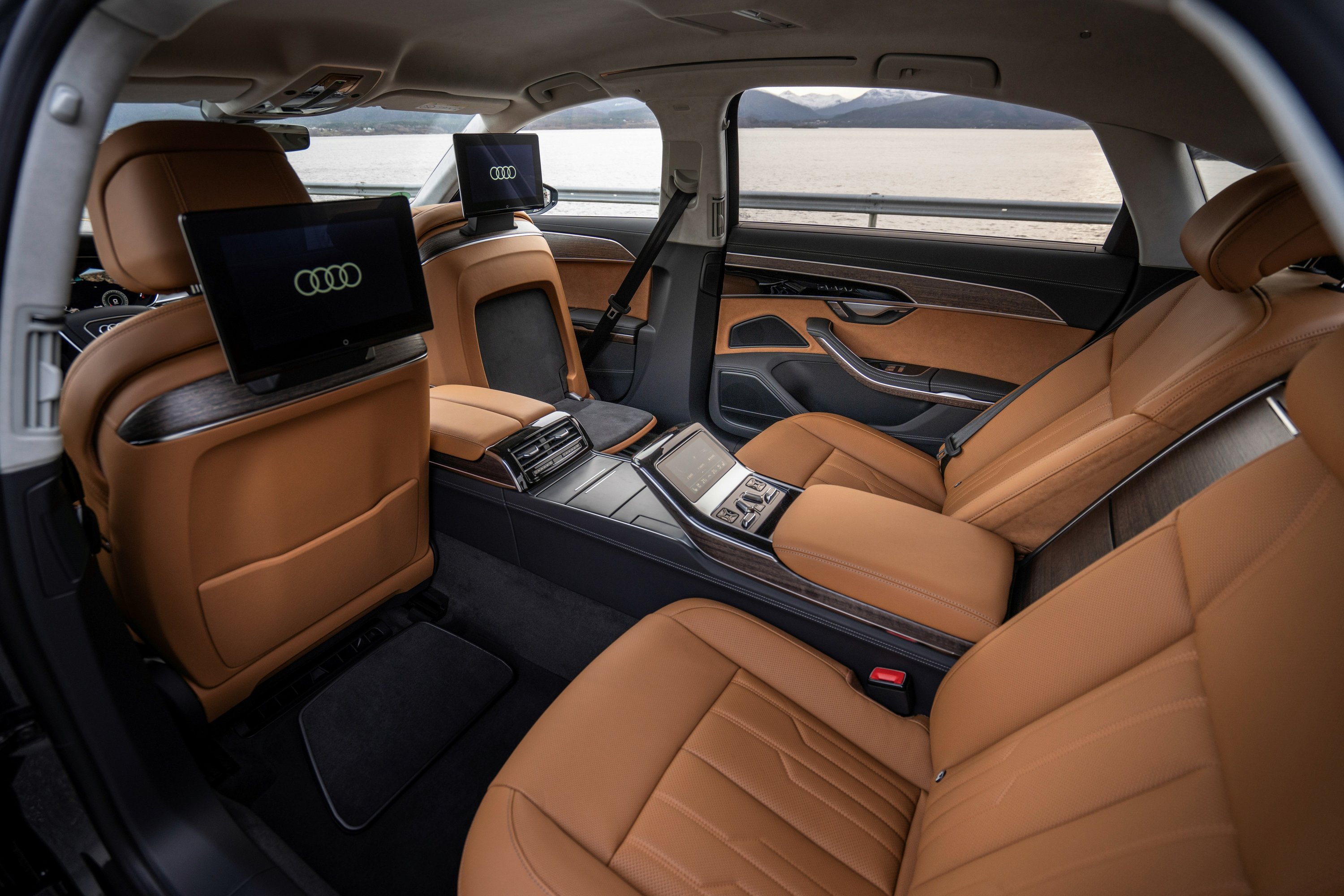 Emotional premium mobility interior of the Audi A8 offers a hig | Vezess | Vezess