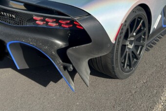 Felgyulladt az út is, olyan gyors volt a hipersportkocsi