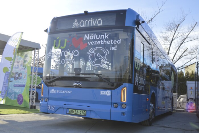 Vidám buszok állnak forgalomba Budapesten 8 | Vezess Vidám buszok állnak forgalomba Budapesten 8