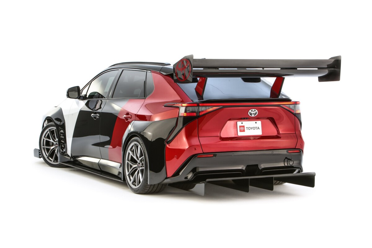 Elektromos versenyautót mutatott be a Toyota