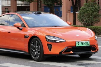 Meglepő állapotban találták a széthajtott kínai villanyautót