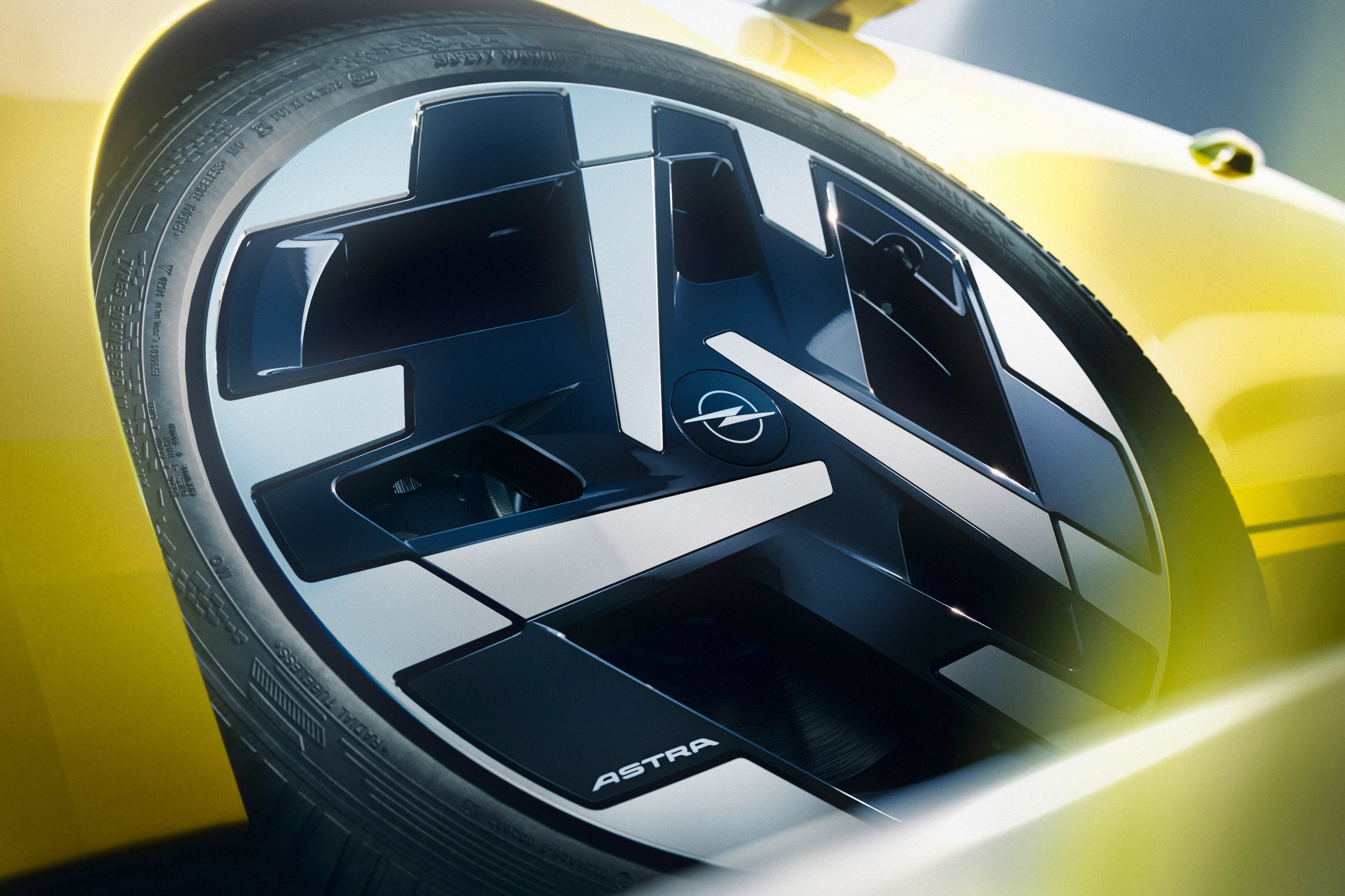 compactclasshighlightfirstglimpseofnewopelastraandastrasportstourer2 | Vezess | Vezess