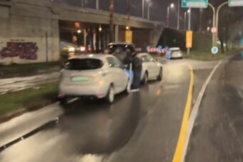 Egymás után kaptak defektet az autósok Budapesten, kiderült az oka