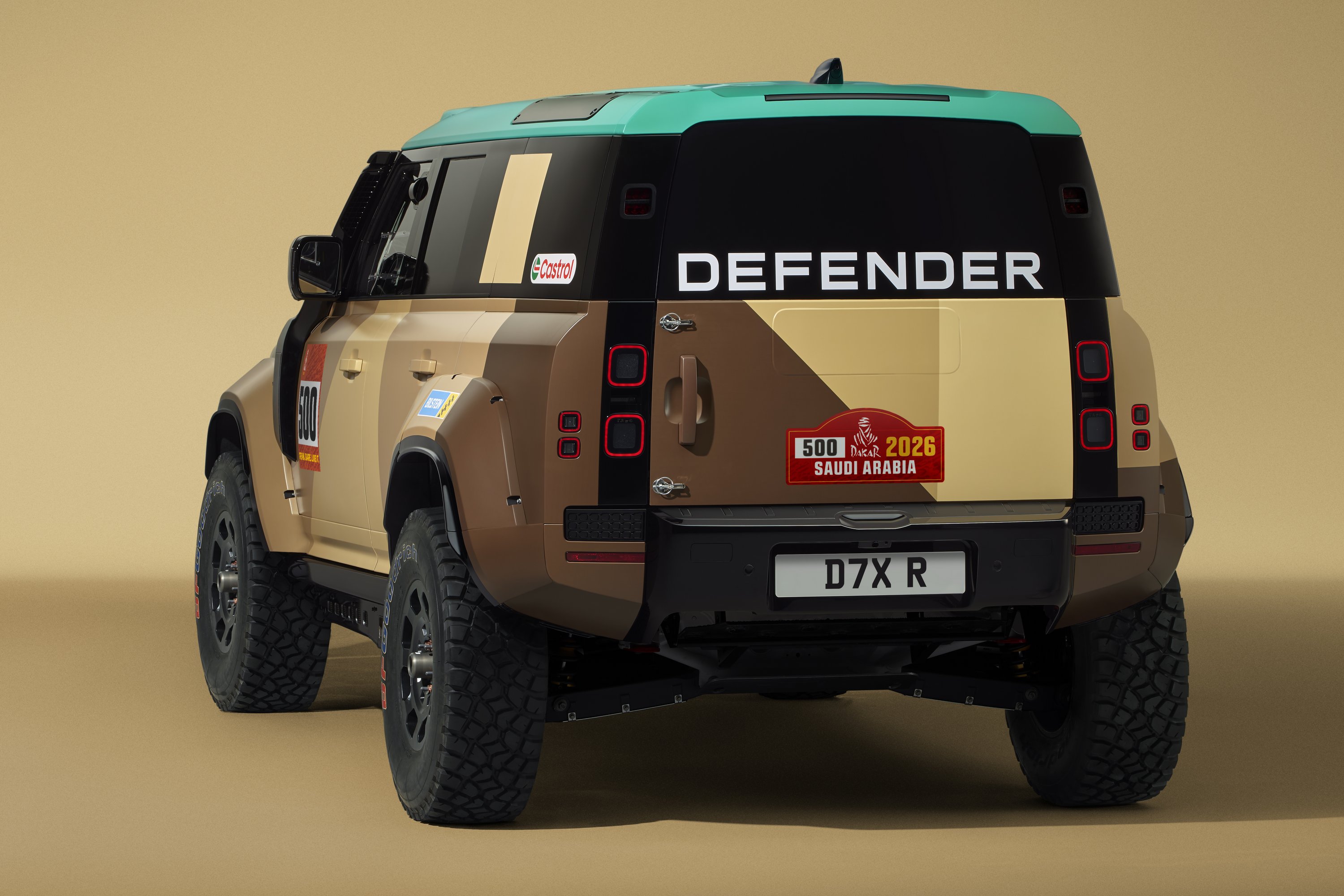 defender_dakar_d7x-r_500_rear_3-4_16x9 | Vezess | Vezess