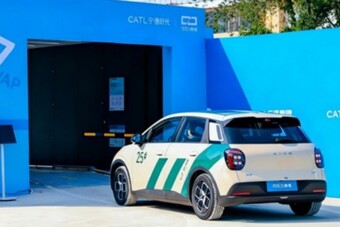 Új villanyautós rekord: 500 kilométer másfél perc alatt