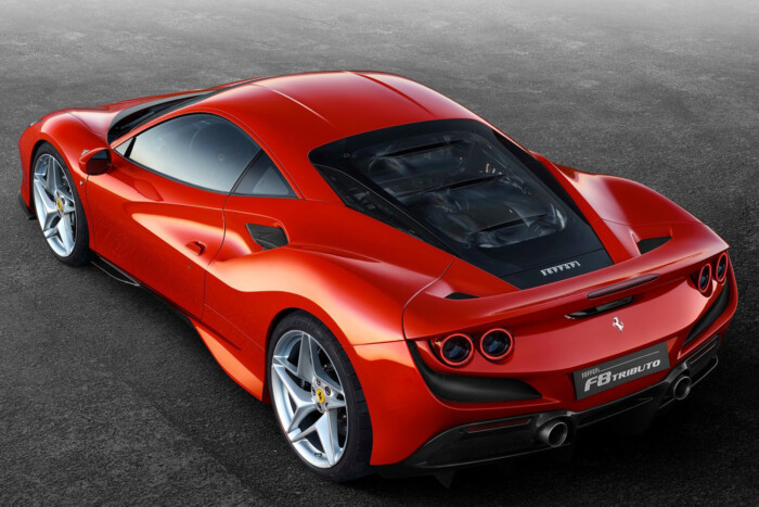 Lángoló autó buktatta le az autós influenszert 6