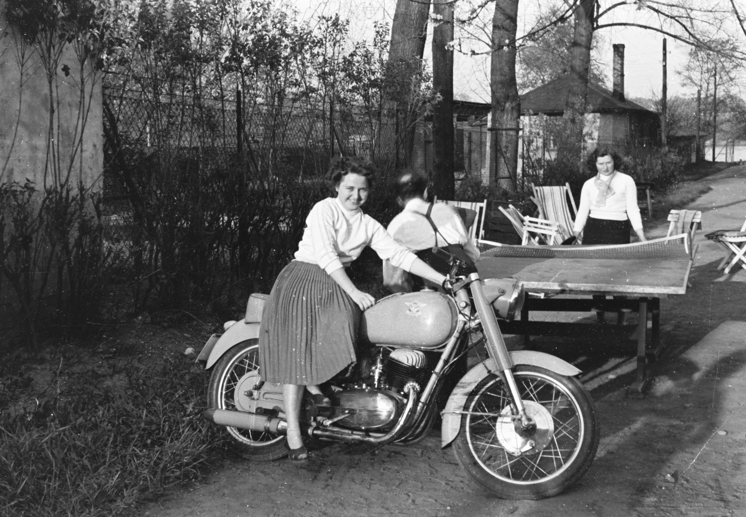 fortepan_176037 | Vezess | Vezess