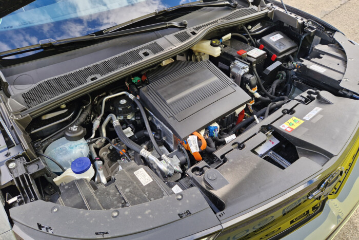 Villanyhajtással hoz élményautót az Opel 10