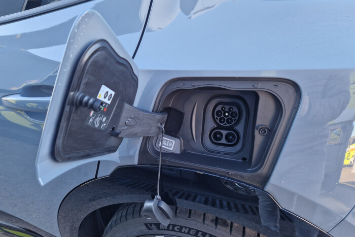 Villanyhajtással hoz élményautót az Opel 12