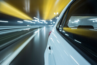 Forradalom az autópályán: menet közben is tölthető elektromos autók