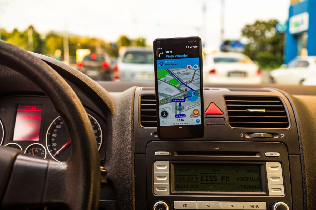 Gigászok harca: melyik a jobb mobilos navigációs rendszer?