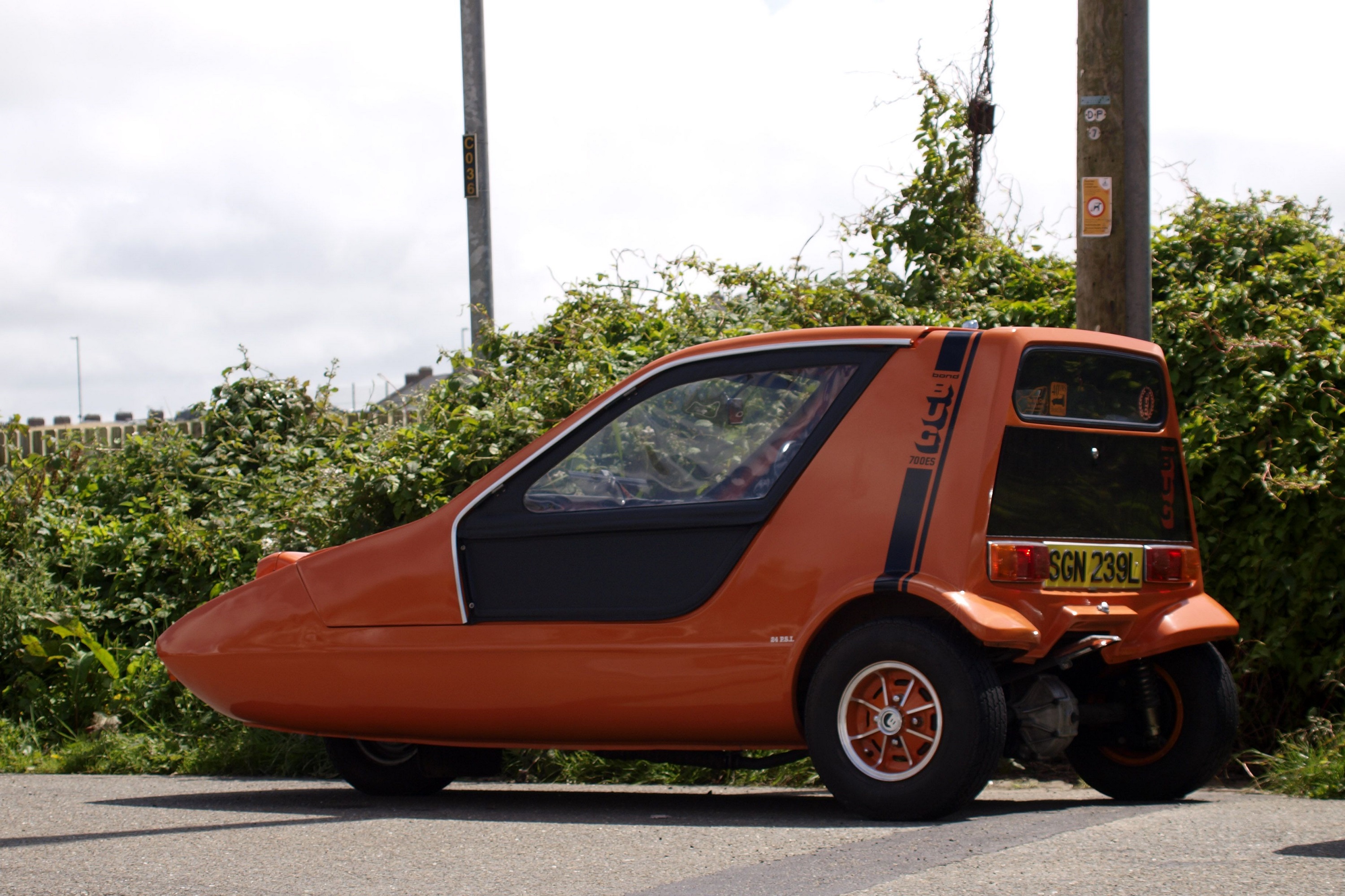 Bond Bug 700es sports car UK | Vezess | Vezess