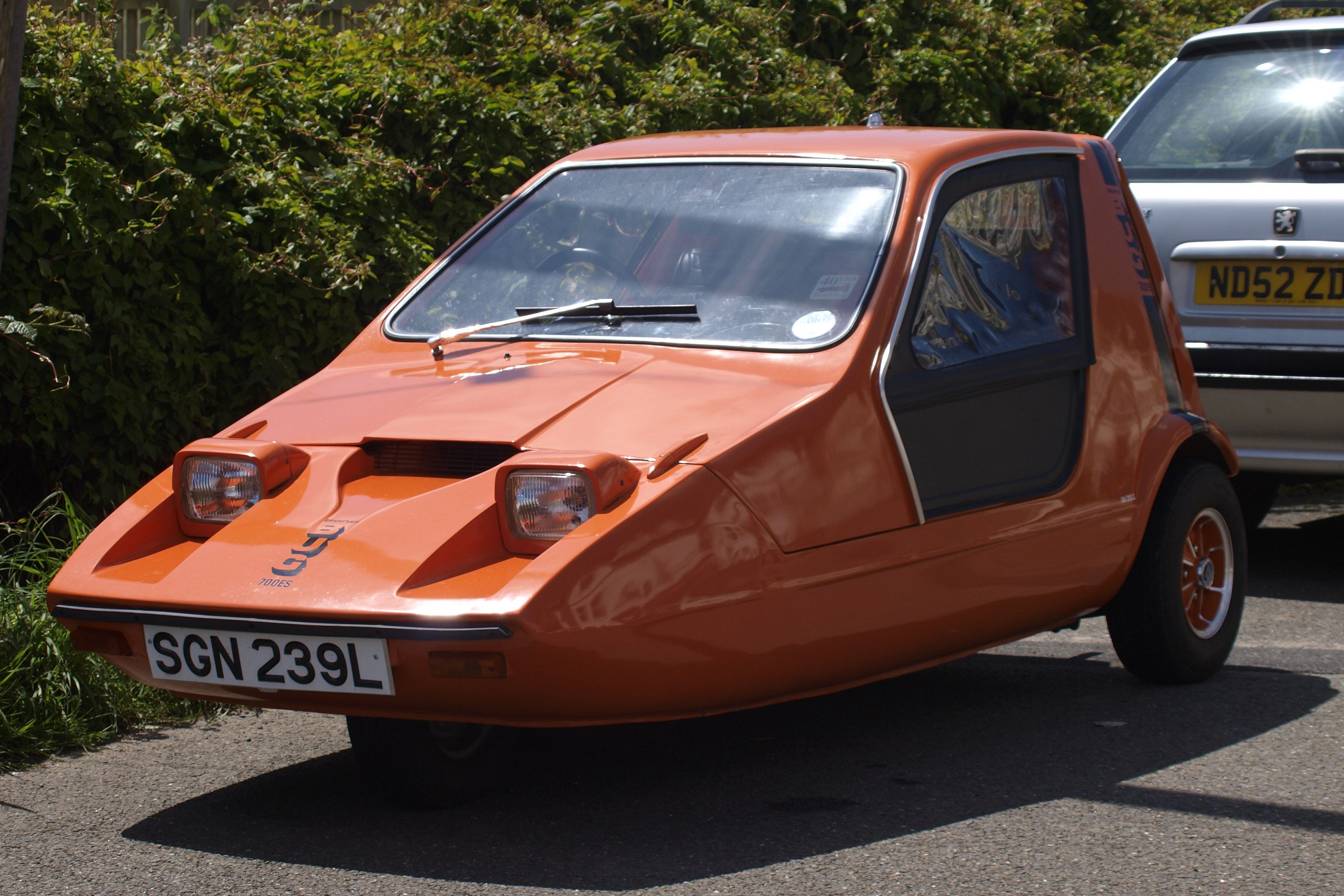 Bond Bug 700es sports car UK | Vezess | Vezess