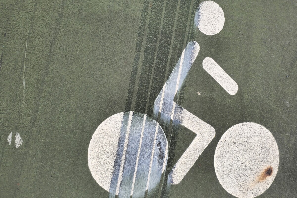 Szűkítenék az utakat, így védve a bringásokat