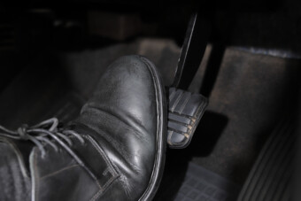 Rezeg a fékpedál a lábam alatt, mi baja az autónak?