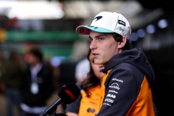 Asztalcsapkodást ajánlanak Piastrinak