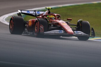 Újabb fiaskó a Ferrarival, tehetetlennek érzi magát Hamilton