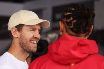 Vettel előre figyelmeztette Hamiltont a Ferrari kapcsán