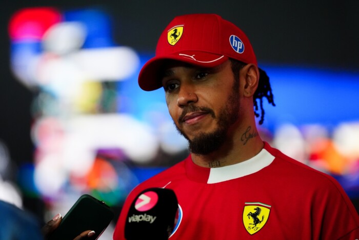 A Ferrari szégyenfalára került Hamilton 2 | Vezess A Ferrari szégyenfalára került Hamilton 2