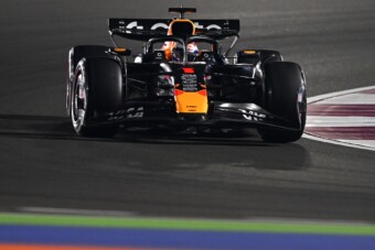 Nagy McLaren-hiba Katarban, nem dőlt el az F1-es vb-cím