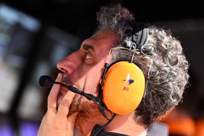 Beismerte a McLaren, nagyot hibáztak Katarban 2 | Vezess Beismerte a McLaren, nagyot hibáztak Katarban 2