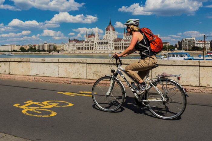 Te többet bringáznál magasabb parkolódíj mellett?