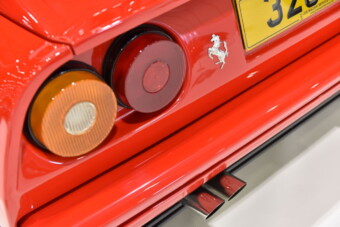 Az ember, aki olyan autókkal jár dolgozni, amiről más csak álmodik